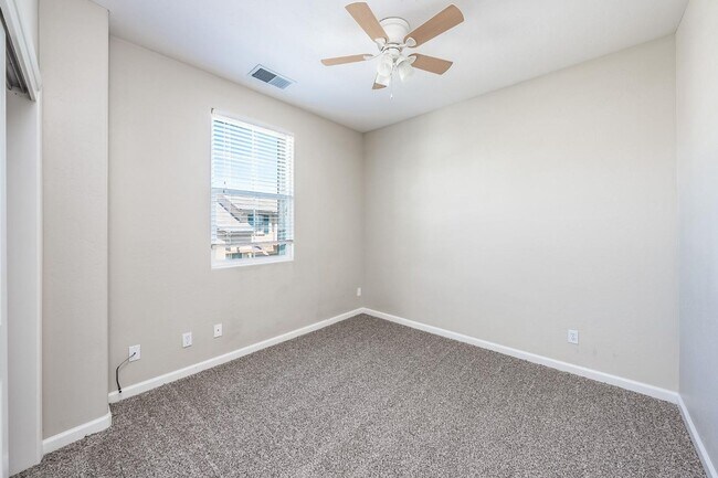 Building Photo - Beautifully Updated North Clovis 3/3