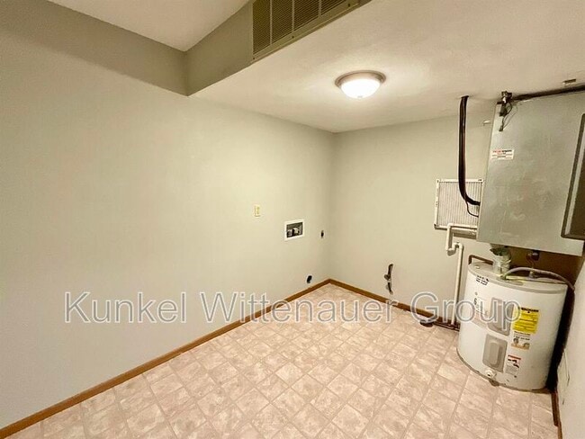 Building Photo - 716 Ganim Dr