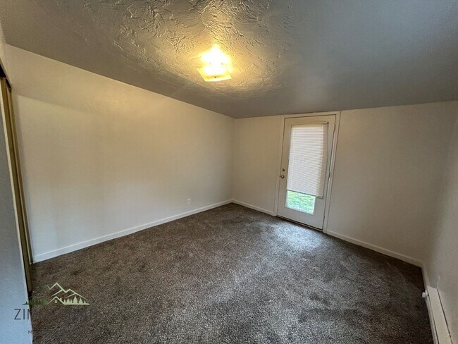 Building Photo - Newberry