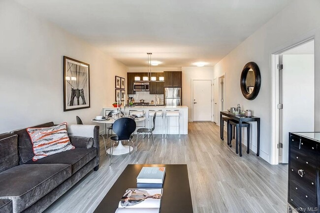 Building Photo - 201 Willett Ave