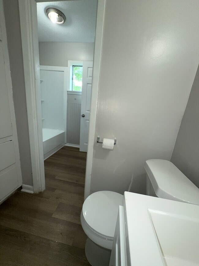 Building Photo - 3341 Suncrest Dr