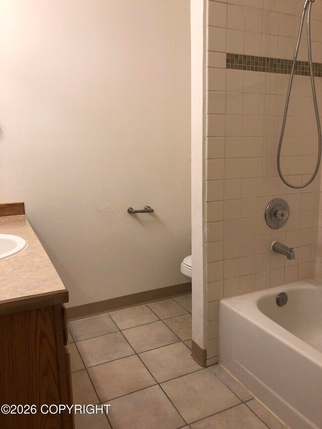 Building Photo - 3903 Iowa Dr