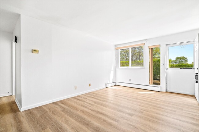 Building Photo - 5 Wyndover Woods Ln