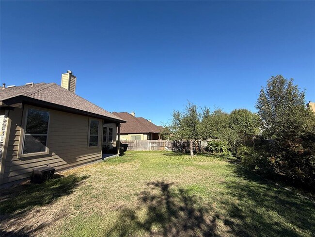 Building Photo - 2404 Sweetwater Ln