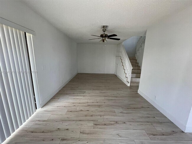 Building Photo - 2580 Coral Springs Dr