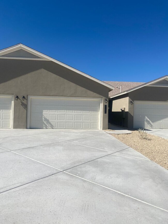 Building Photo - 4027 Apache Pine Pl