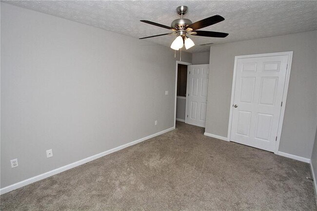 Building Photo - 2951 Belfaire Lake Dr
