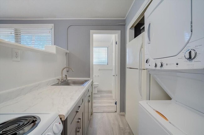 Building Photo - 1223 Cocoanut Ave