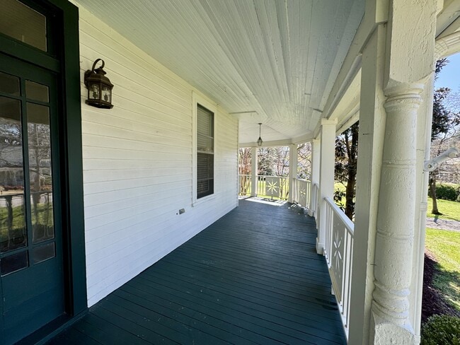 Building Photo - 506 Mayes Ave