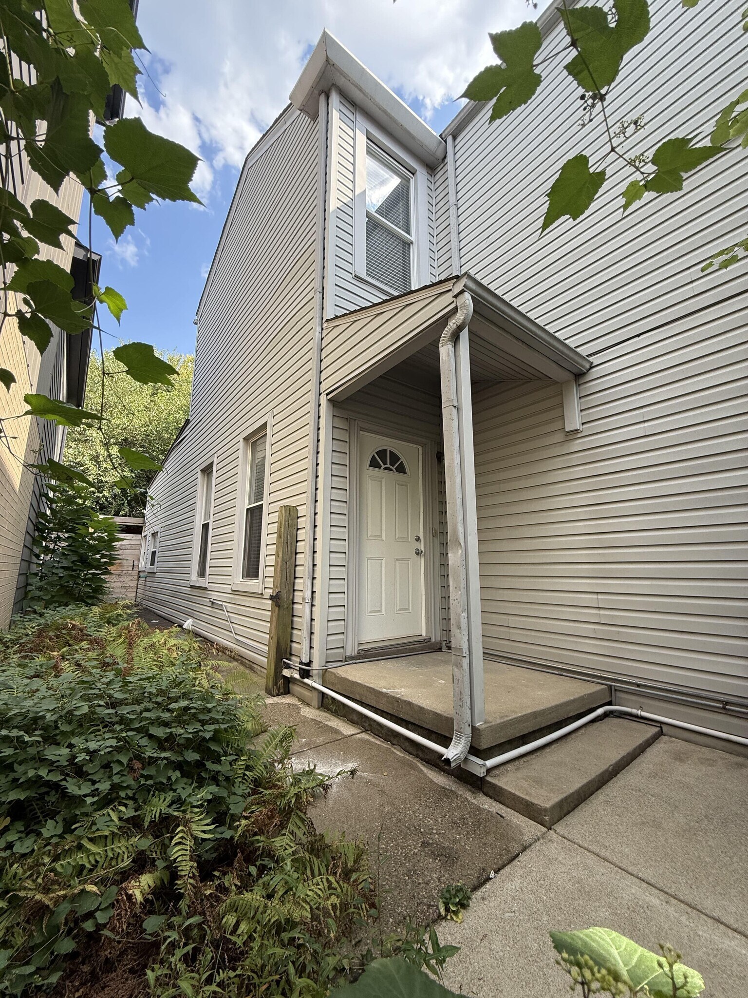 Building Photo - 319 S. Wenzel St.