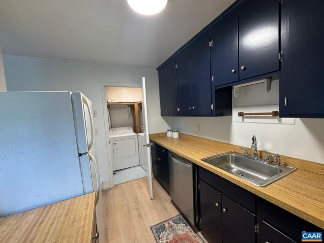 Building Photo - 301 Paton St