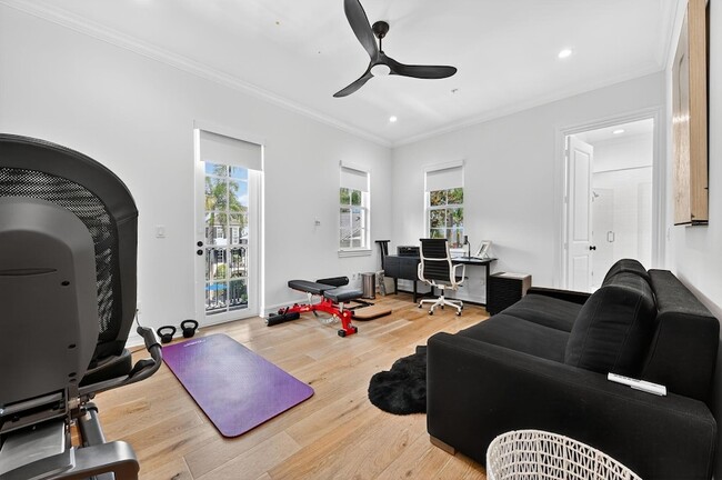 Building Photo - 121 Lily Ln