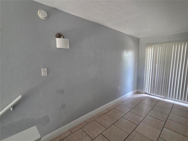 Building Photo - 4001 Woodfern Dr