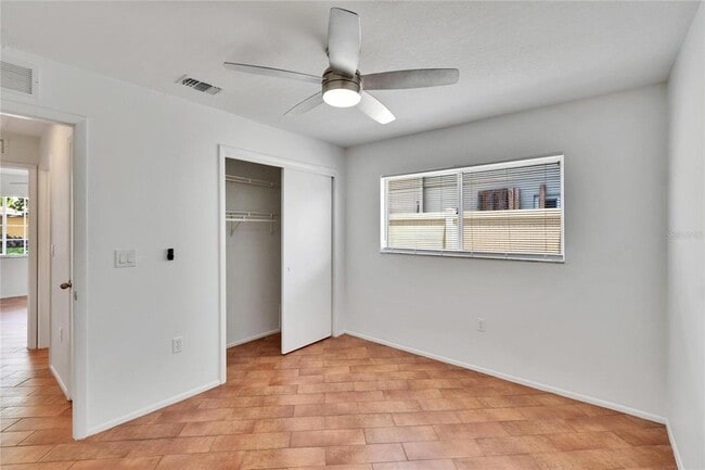 Building Photo - 1695 E Orangecrest Ave
