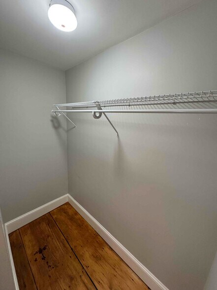 Building Photo - 393 Essex St