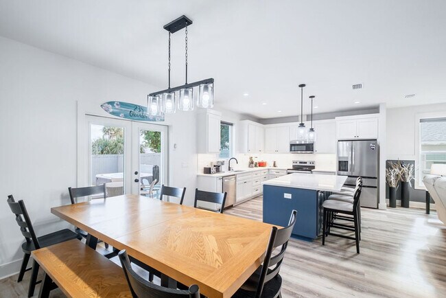 Building Photo - 238 Oleander Dr