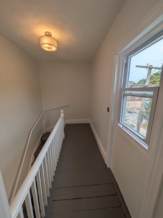 Building Photo - 81 Ledge St