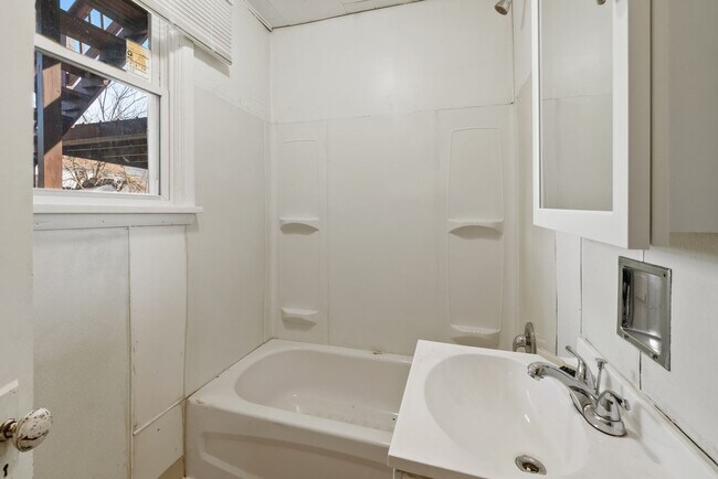 Building Photo - 416 First St_BT