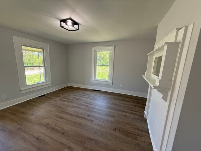 Building Photo - 1514 Jourolman Ave