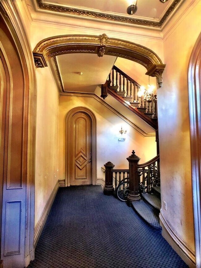 Building Photo - 174 Grand St