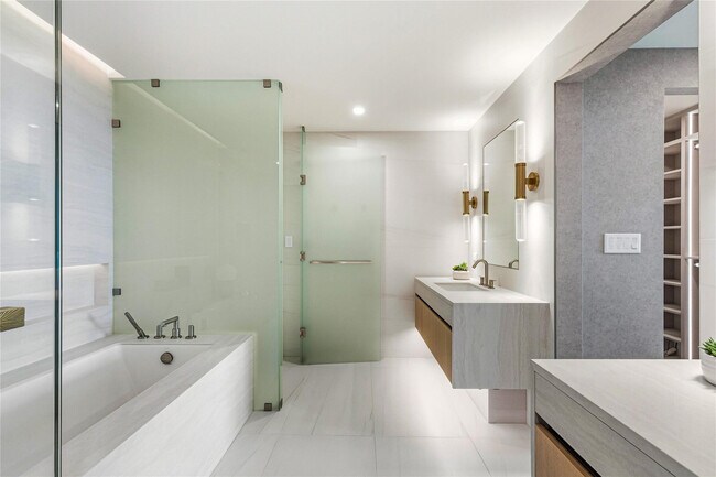 Building Photo - 900 N Ocean Blvd