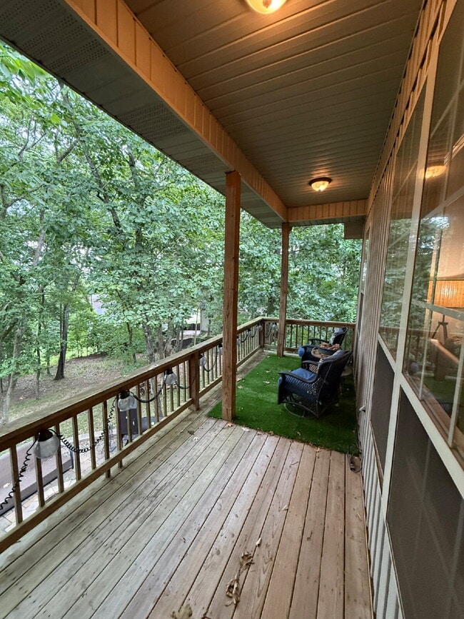 Building Photo - Custom 5 BR / 3 Car Garage, Home theater, ...