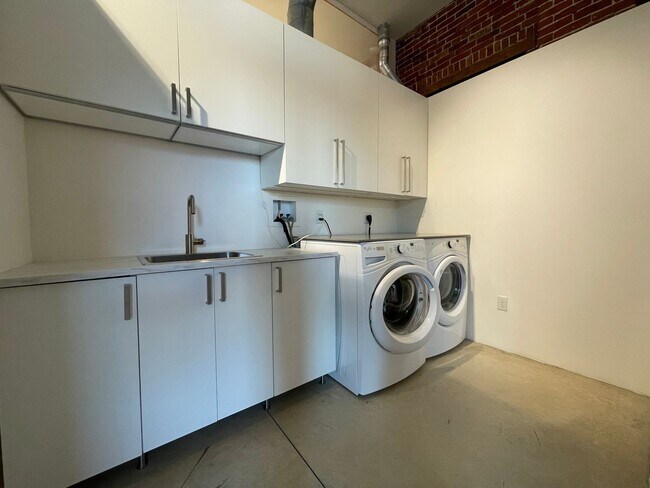 Building Photo - 54 Old Granite St