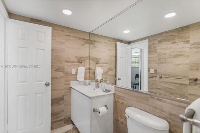 Building Photo - 3801 S Ocean Dr