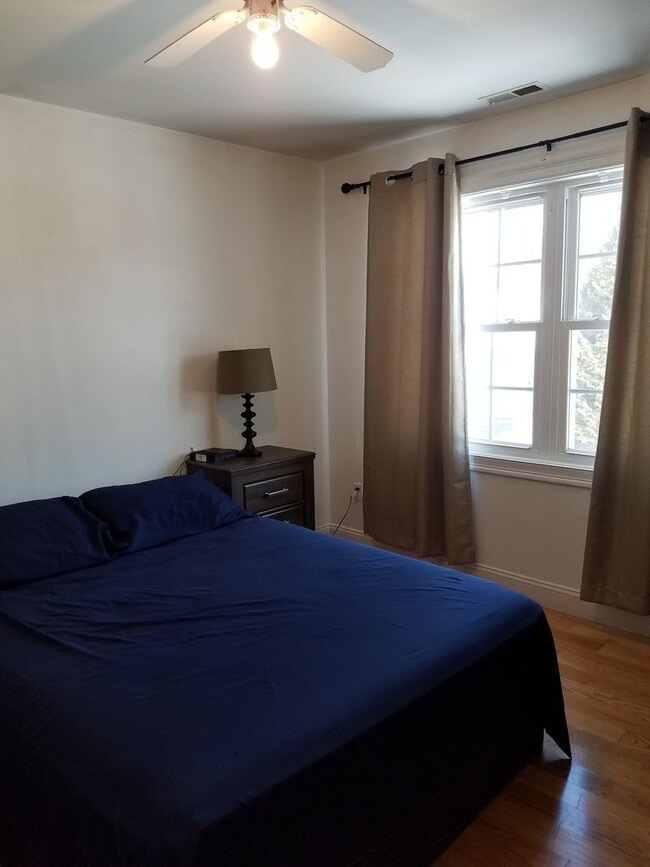 Building Photo - Available in Colchester