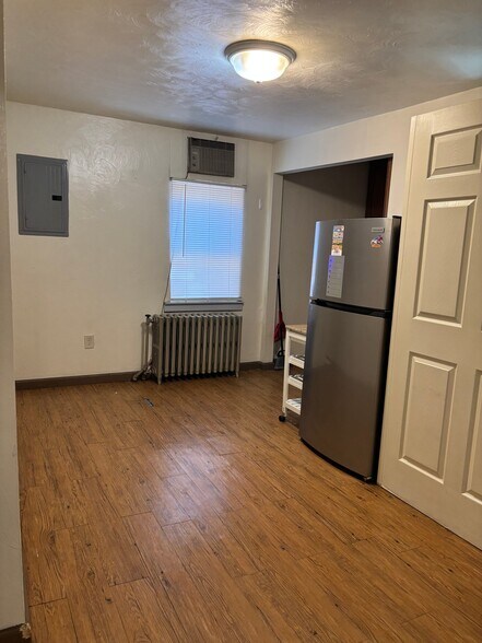 Building Photo - 215 5th Ave