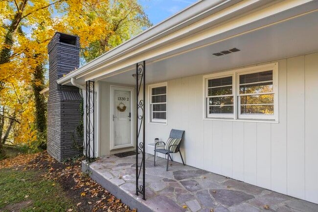 Building Photo - 1300-1330 Windsor Avenue - 1306B