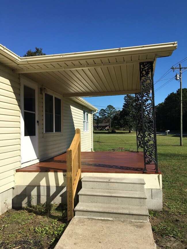 Building Photo - 2 Bedroom 1 Bath Located of Fire Tower Road