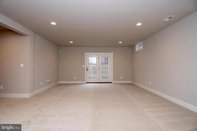 Building Photo - 6928 Regent Ln