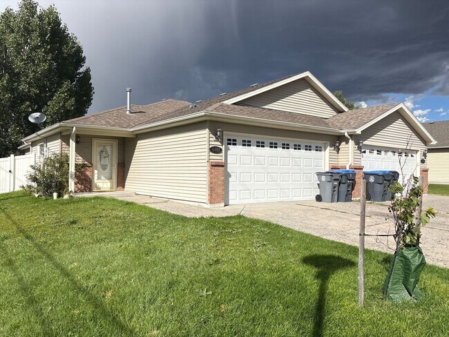 Primary Photo - 2 BED, PLUS OFFICE, 2 BATH, SINGLE-LEVEL T...