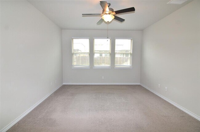 Building Photo - 212 Magna Ln