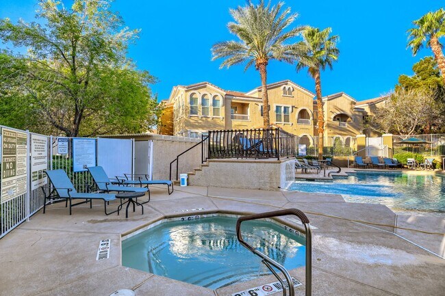 Building Photo - Stylish 2 Bedroom Condo With Community Amenities!