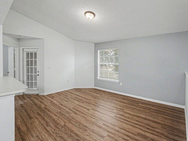 Building Photo - 437 Fountainhead Cir