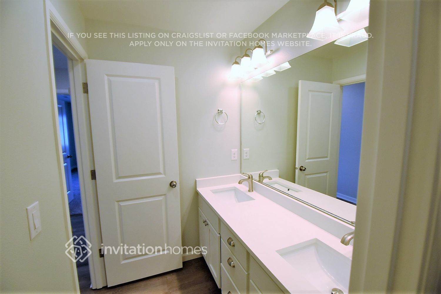 Building Photo - 511 Rosewood Dr SW