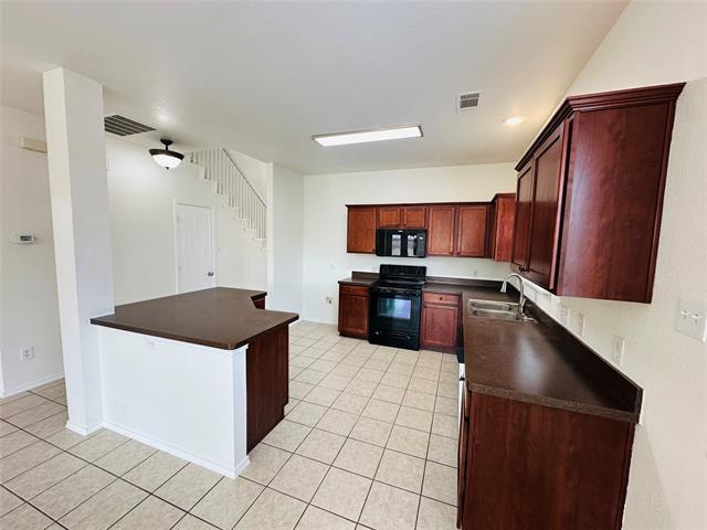 Building Photo - 421 Sandy Creek Dr