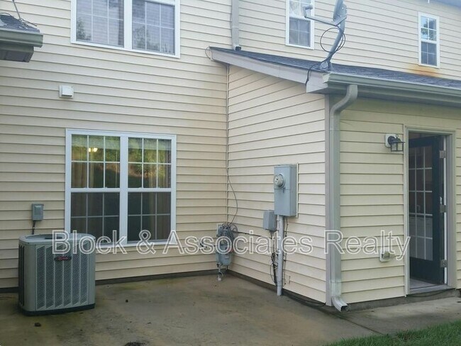 Building Photo - 10132 Blackwell Dr