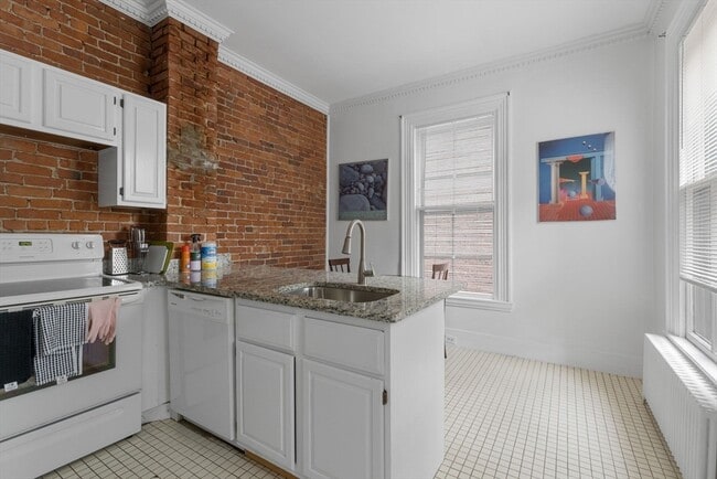 Building Photo - 407 Broadway