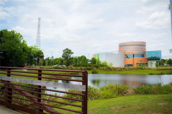 Building Photo - 211 SE 9 St