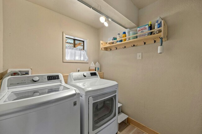 Building Photo - 5066 Iris St