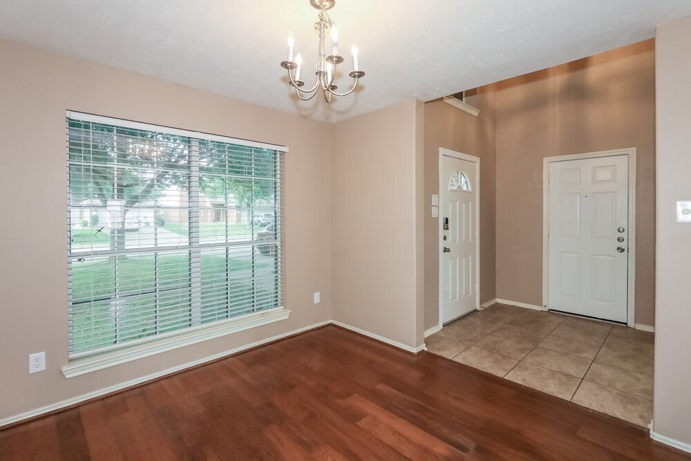 Building Photo - 16707 Great Oaks Glen Dr