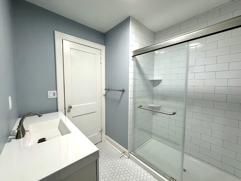 Building Photo - 97 Walnut St