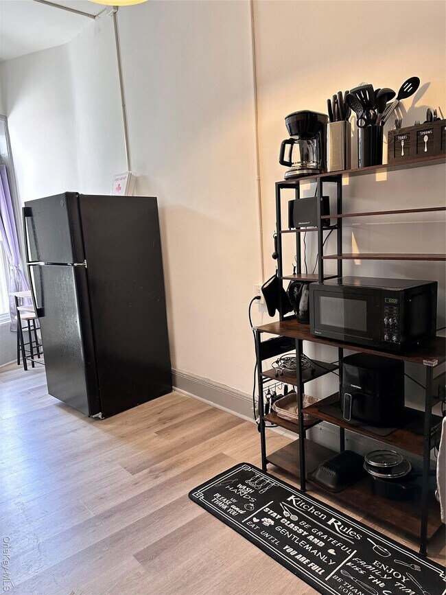 Building Photo - 768 Greene Ave