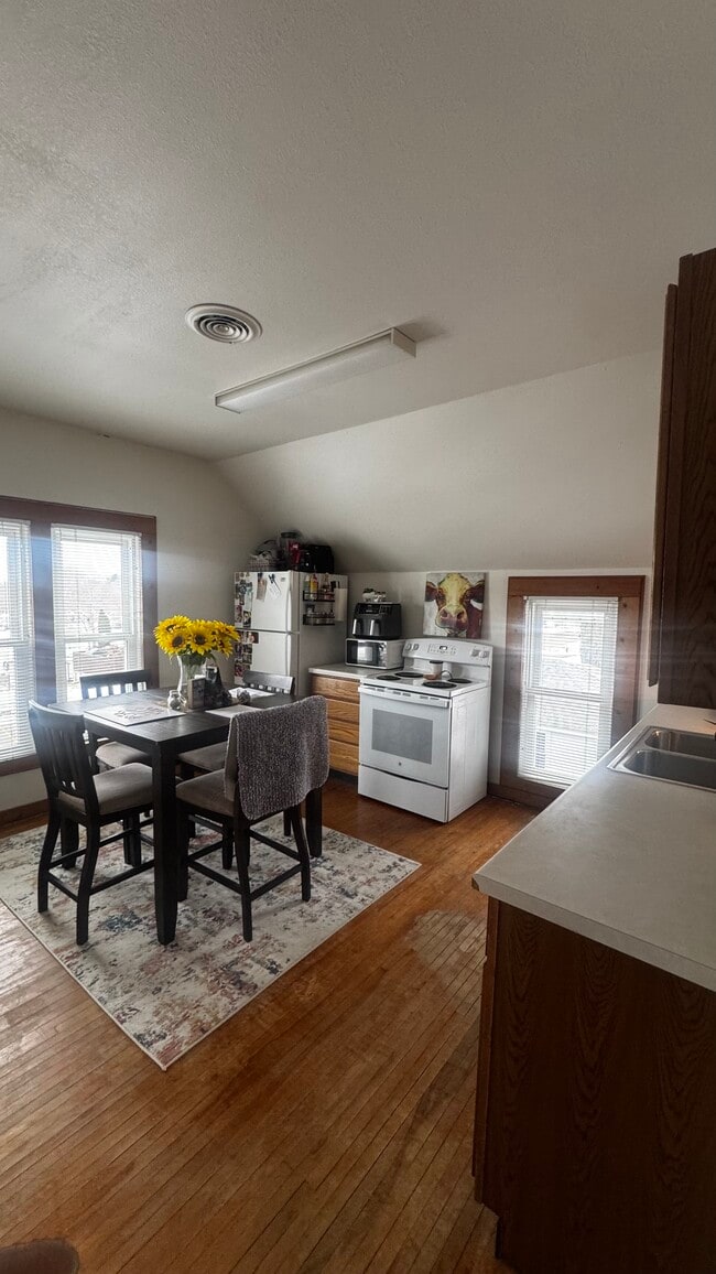 Building Photo - 246 W Main St