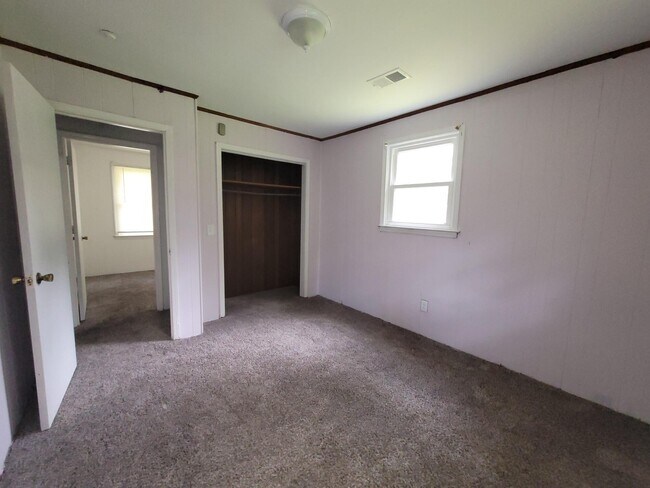 Building Photo - 25 Orangeburg Dr