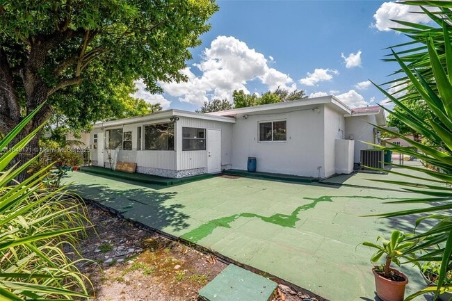 Building Photo - 1420 NW 56th Ave