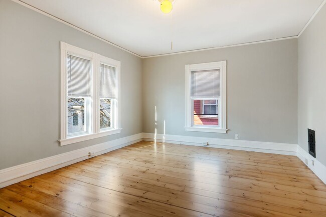 Building Photo - 105-107 Richards